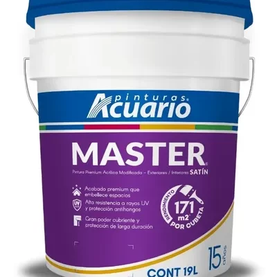 Cubeta 19L VA100 MASTER Acuario aplicada en pared oscura con cobertura total en una mano, mostrando brochas y rodillos profesionales con logo de alta opacidad